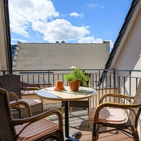 Talstation 20 / Innenstadt, 2 Schlafzimmer, Terrasse דירה