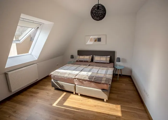 Talstation 20 / Innenstadt, 2 Schlafzimmer, Terrasse * Рюдесхайм-на-Рейне